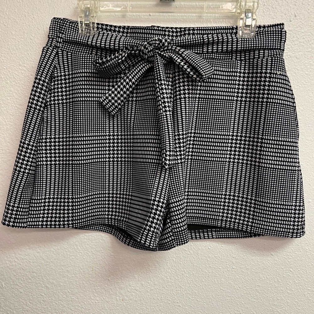 Black & White Women’s Checkered Shorts w/Belt